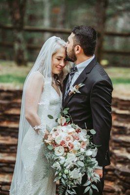 Wedding flowers: bridal bouquet and boutonniere