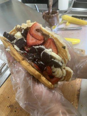 Custom: Nutella, banana,strawberries, Oreos