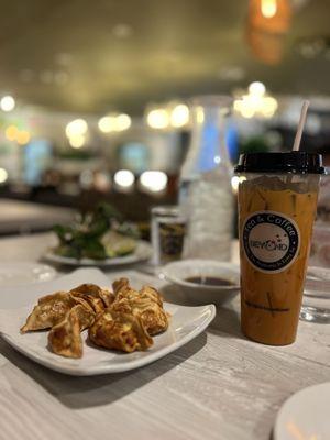 Pork Gyoza - Honh Thnh Chin & Thai Milk Tea - Tr Sa Thi