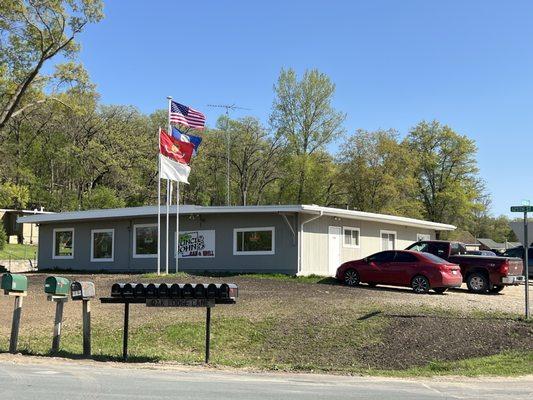 Uncle John' Bar & Grill