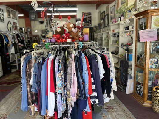 Men, women, and children's clothing. Many designer & name brands