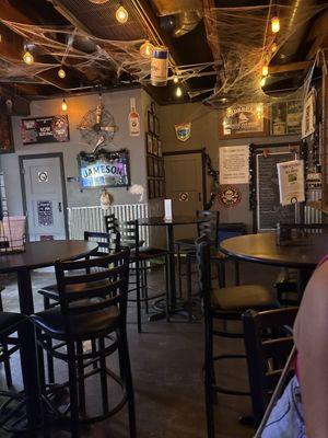 Old Tavern Bar & Grill