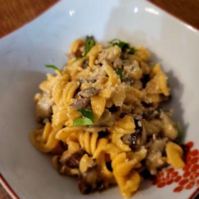Cheesy mushroom pasta