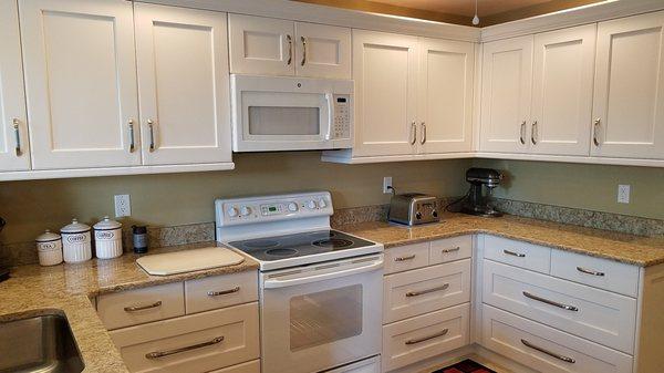 Drawers on all lower cabinets is fabulous!!!