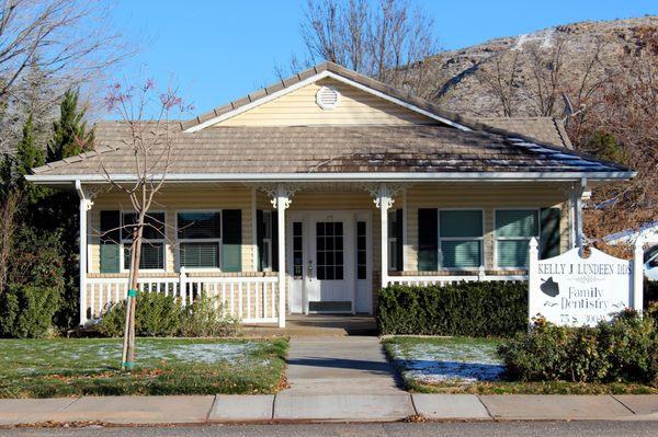 Kelly J Lundeen, DDS