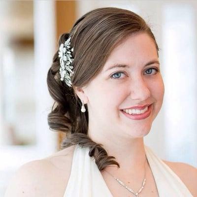 Hair 2 Envy Salon Suites provides customized packages for bridal parties!