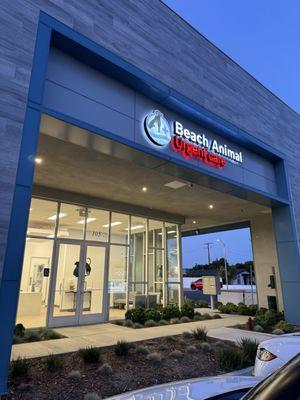 Lovely facility, clean and so relaxing inside. Water available. Calming music.