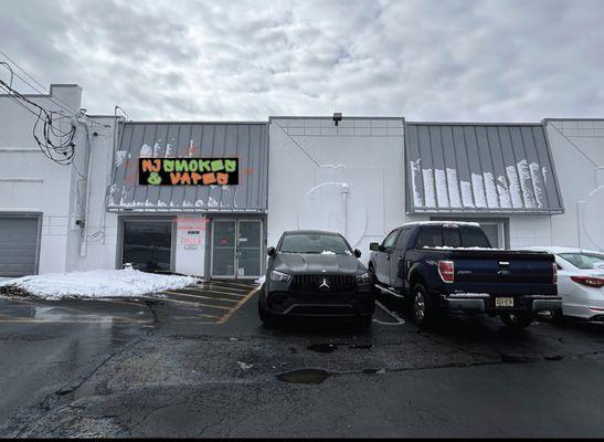 Smoke shop Entrance
