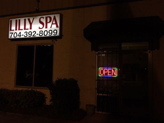 Lilly Hot Stone Baths & Spa