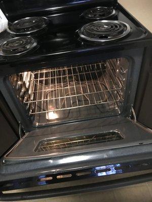 Very clean oven! Irma and her team did a fantastic job tackling the grime.