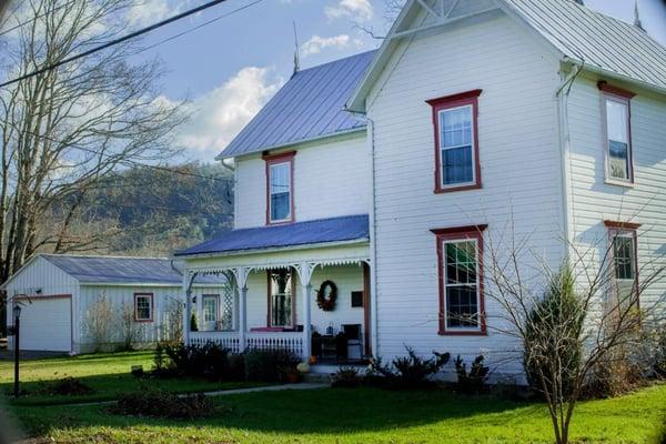 The Chestnut Ridge Country in is located in Dunmore, West Virginia, and is part of the Radio Free Quiet Zone.