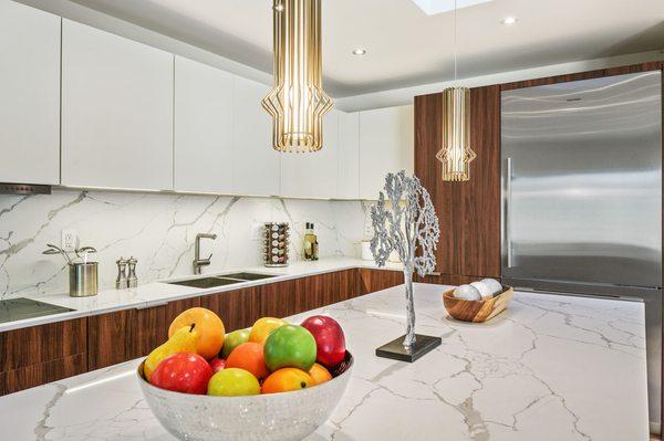 Baubox kitchen in Walnut and LoGlo White