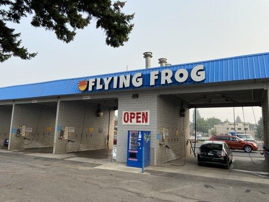 Self Serve Car Wash in Bend, Oregon open 24/7.