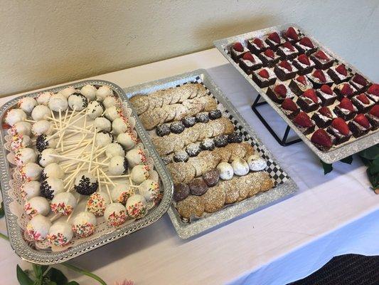 The market provides fantastic catering services. All of the food is made fresh! It's beautiful and it tastes delicious