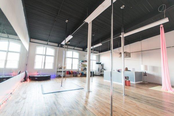 RI Pole Space