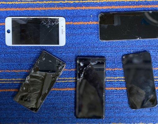 We fix broken Cell Phone Screens