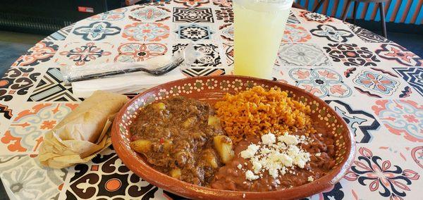 Bistec Ranchero con Papa - Guisado Handmade corn tortillas Piña agua fresca