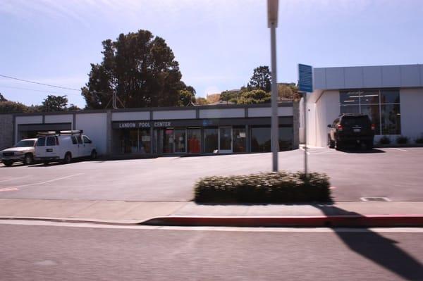 Landon Universal Pool Center