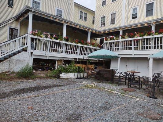 A better picture of the Gifford house