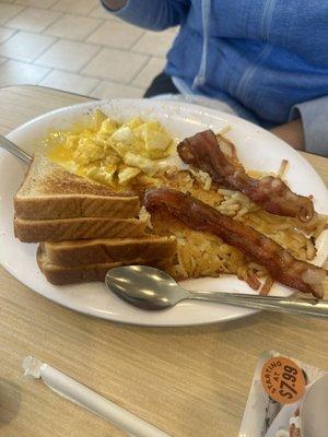 2 eggs and bacon platter