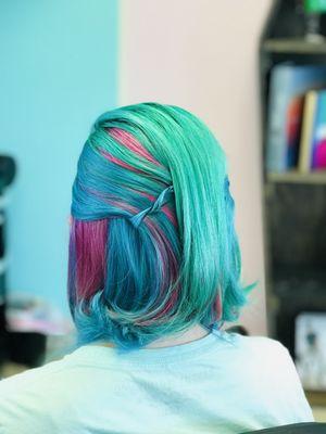 Flip top beauty and barber