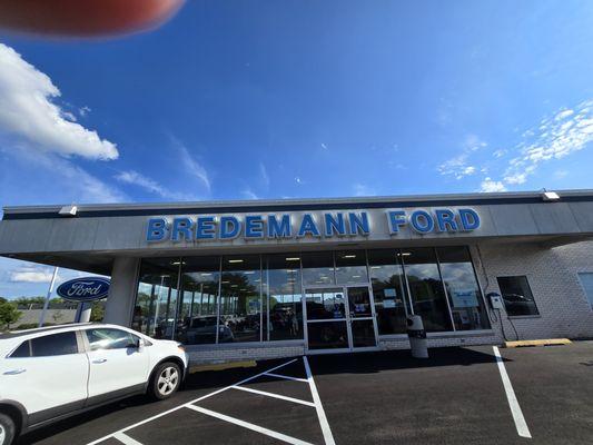 Bredemann Ford in Glenview