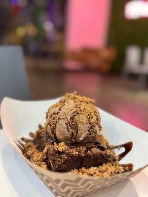Brownie Fudge Sundae w/ almond mocha fudge ice cream