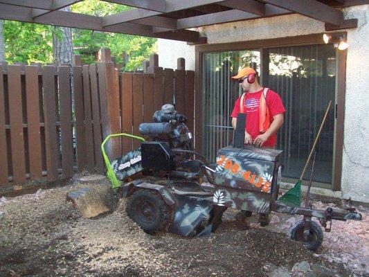 ME GRINDING A STUMP OVER 10YEARS AGO WITH A VERMEER 252 ….WOW HOW TIME GOES BY!!