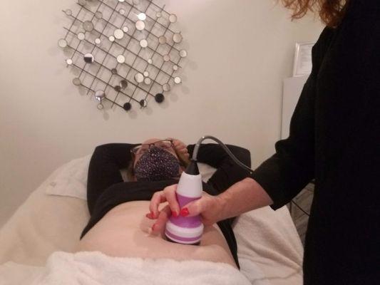 Body Sculpting is a non invasive, pain free way to help you lose fat and tighten skin.