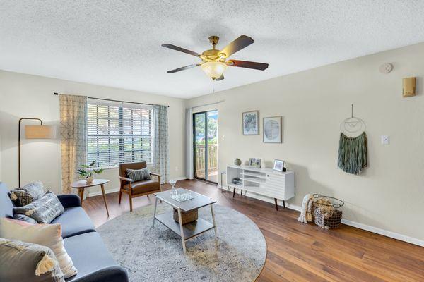 The Oaks of Woodland Park Apartments