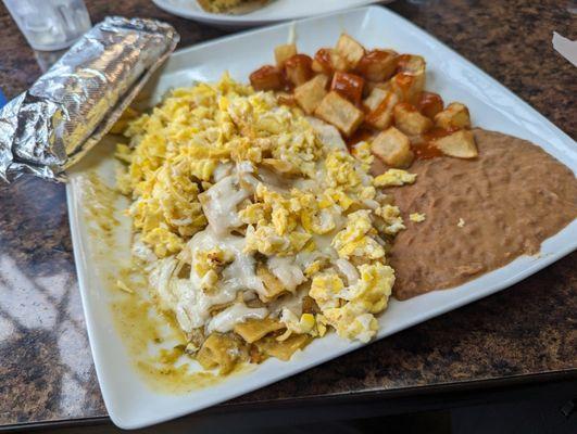 Chilaquiles verdes con huevos