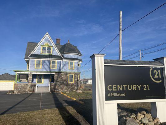 CENTURY 21 Affiliated Hillsdale, Wisconsin office exterior.