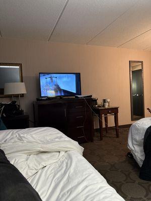 chill hotel for the price not bad at all clean rooms clean hallways open/clean pool 100% would recommend