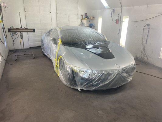 Before and after of a BMW i8 supercar.