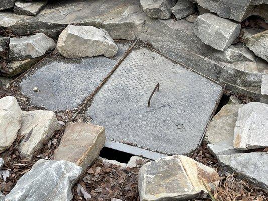 A CLOSER PHOTO OF THE HATCH!