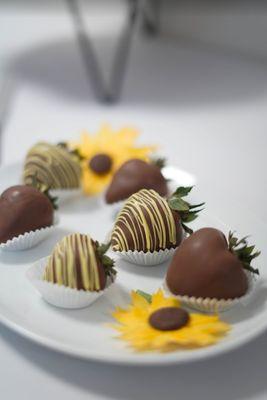 Sunflower Themed Chocolate Strawberries
