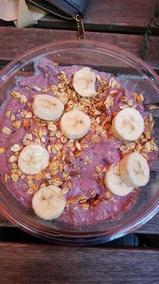 I asked them to add babanas... Here is my Acai soup I gave 2 stars cuz the cashier was trying to help me with adding bananas on top..