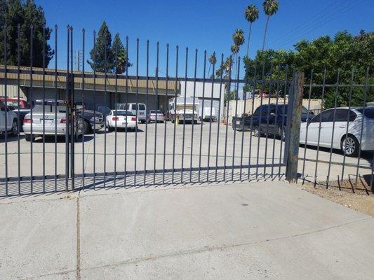 AFTER 5 MONTHS AND ENDLESS PROMISES, SAID CAR READY AT 2 PM. NEVER ANSWERED THE PHONE OR TEXT. CLOSED WHEN I ARRIVED AT 4 PM.