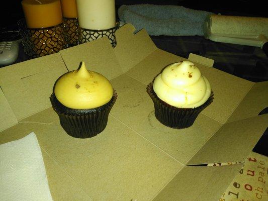 Peanut butter & red velvet. Bigger then average cupcakes