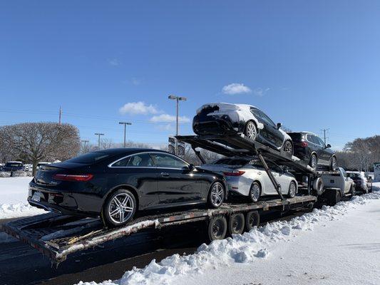 Snowbirds. Flying south for the winter? Driving there defeats all purposes! We can transport your vehicle(s) to you.