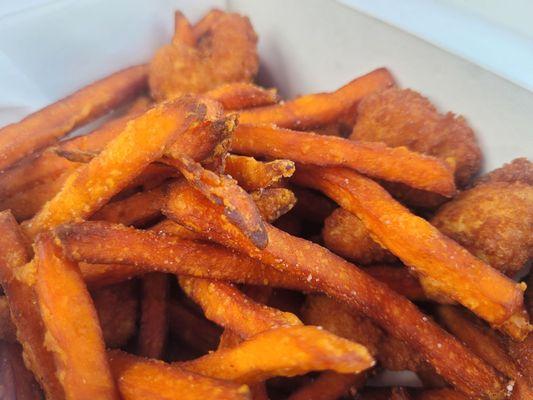 Sweet potato fries with salt