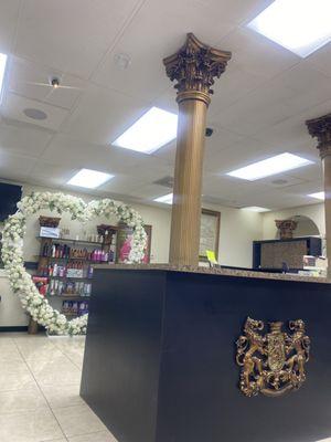 Hollywood Cuts Salon & Barbershop