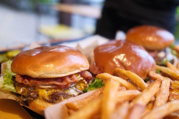 Cheeseburger with egg and bacon