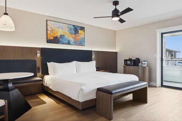 456 Embarcadero Inn & Suites