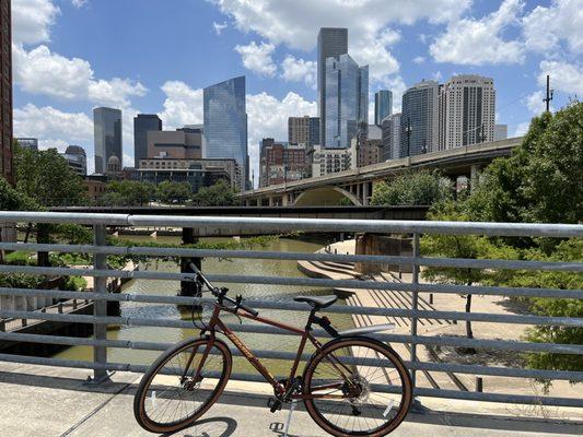 Taylor Heights Trail access to U of H bridge