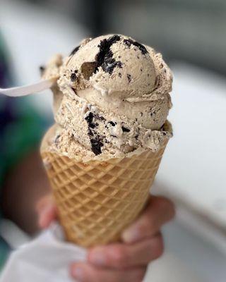 Medium (2 scoops) Coffee Oreo cookie and cappuccino crunch