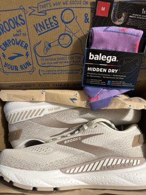 Brooks Ariel GTS & Balega running socks.