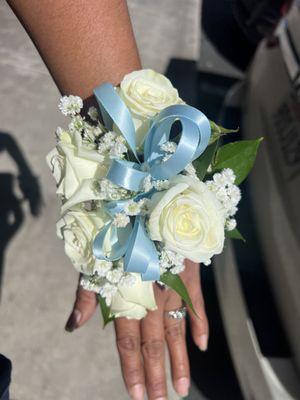 corsage and boutonniere (714)531-4385