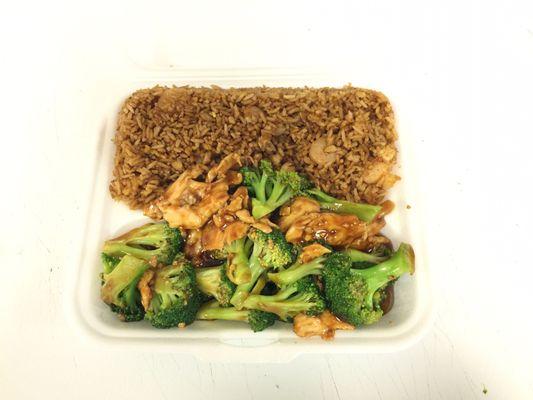 CK Broccoli Lunch/Dinner Special with Shr FR & one egg roll on the side