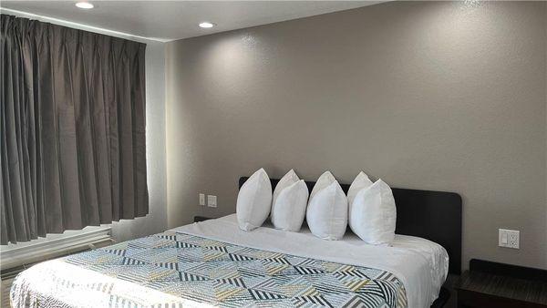 Motel Dallas TX St Augustine king bed